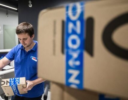 Ozon припинив доставку до Криму: тисячі ПВЗ недоступні