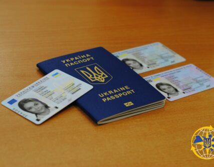 ДМС України призупинила оформлення паспортів та роботу сайту
