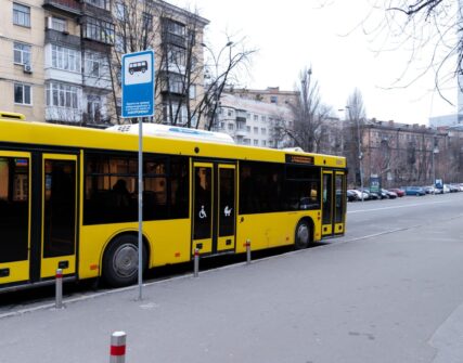 Київ: пасажиропотік у транспорті впав після зростання цін
