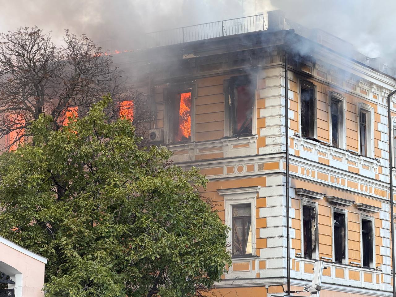 Російський безпілотник влучив у Київ: є загиблі та травмовані