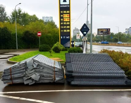 UKRNAFTA встановлює захисні габіони на АЗК у Києві
