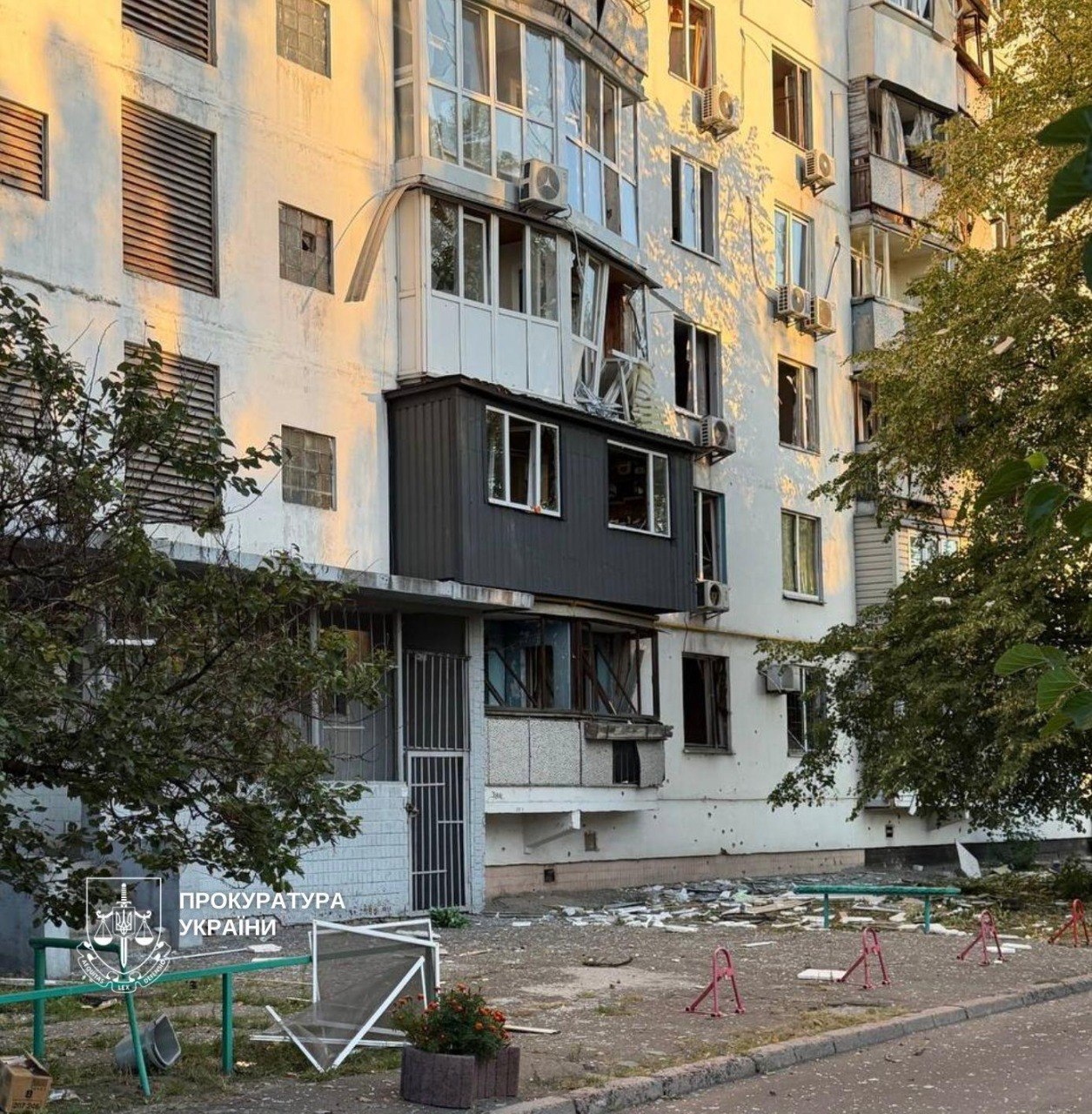 Київ та область під нічною атакою: 18 постраждалих і руйнування