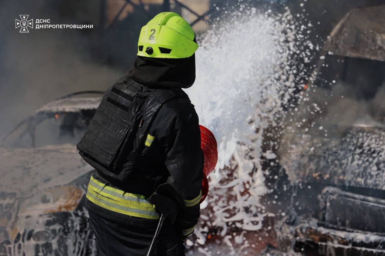 Російські дрони атакували Дніпро: двоє загиблих, пошкоджено завод «Олейна»