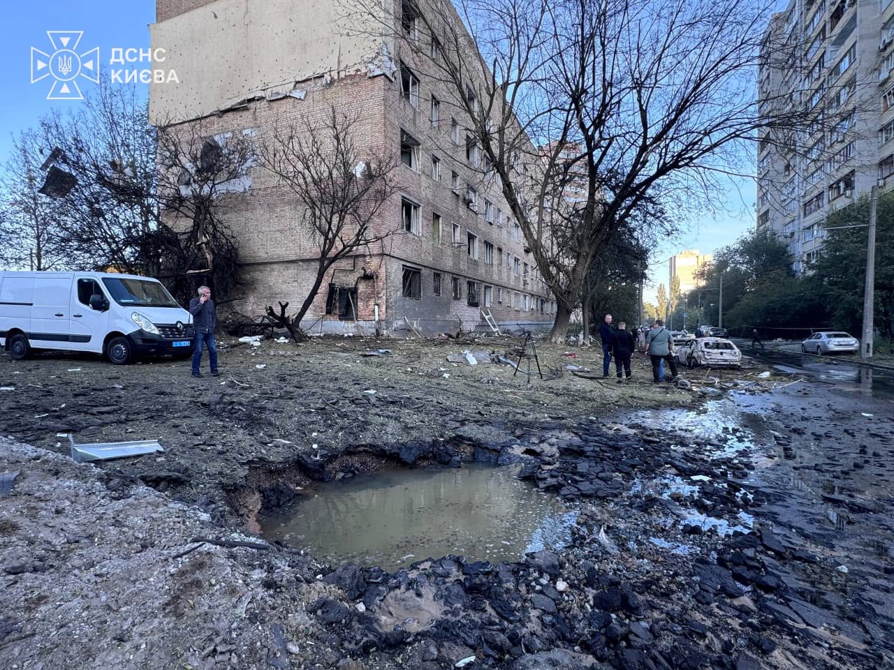 Нічна атака на Київ: 2 загиблих, 16 поранених, 50+ об'єктів пошкоджено