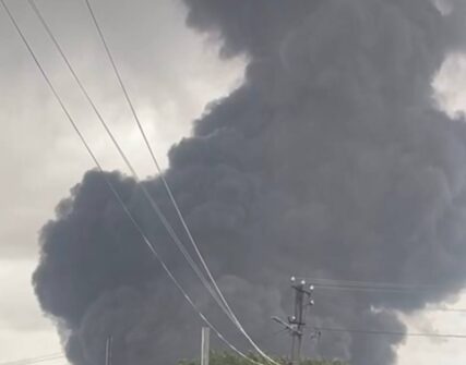 Атака на Київщину: пожежа на підприємстві та пошкодження будинків
