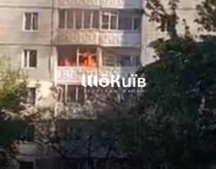 Жінка загинула в Києві після влучання дрона у житловий будинок