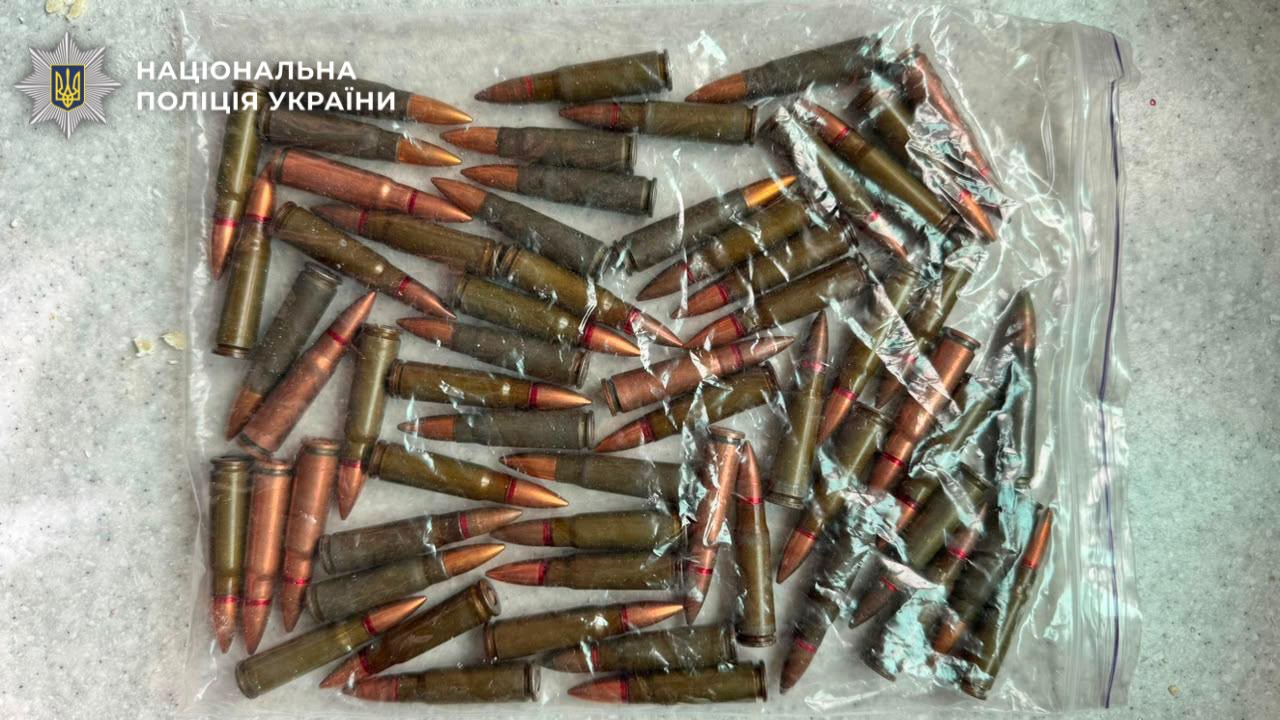На Київщині чоловік і жінка поранені під час стрілянини з авто: затримано підозрюваного