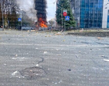 У Києві російський дрон влучив у парковку: є загиблі та поранені, зросла загальна кількість жертв
