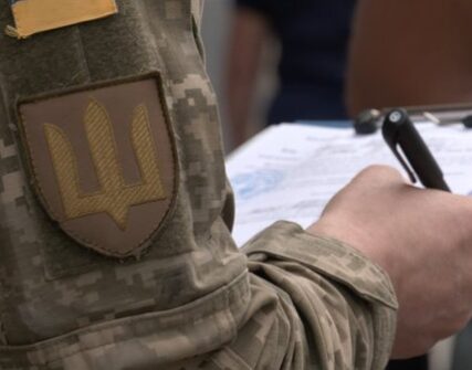 Вибух біля ТЦК на Львівщині: поранено військовослужбовця