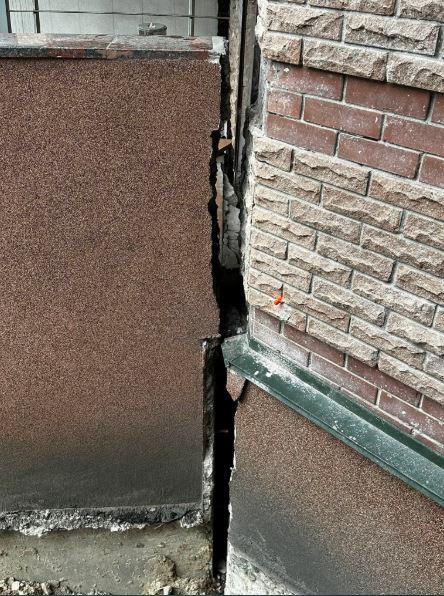 Київ: новий будинок руйнується через будівництво 26-поверхівки