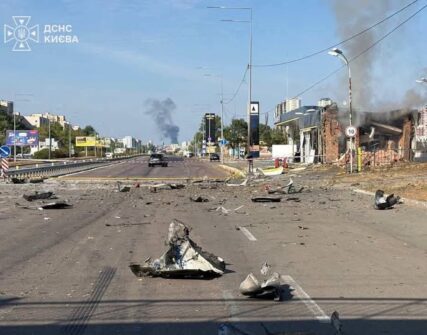 Медбригада в Києві потрапила під повторний удар дрона, рятуючи життя
