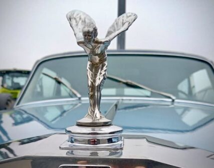 Власник Rolls-Royce 1976 року підозрюється у контрабанді через підроблений сертифікат