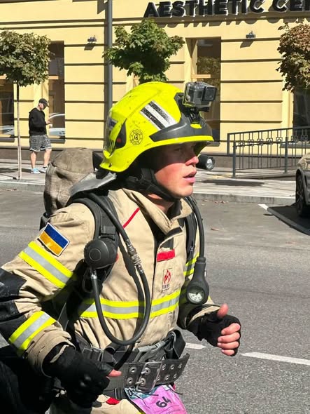 Пожежник Андрій Гречаний пробіг марафон у бойовому спорядженні та встановив рекорд України