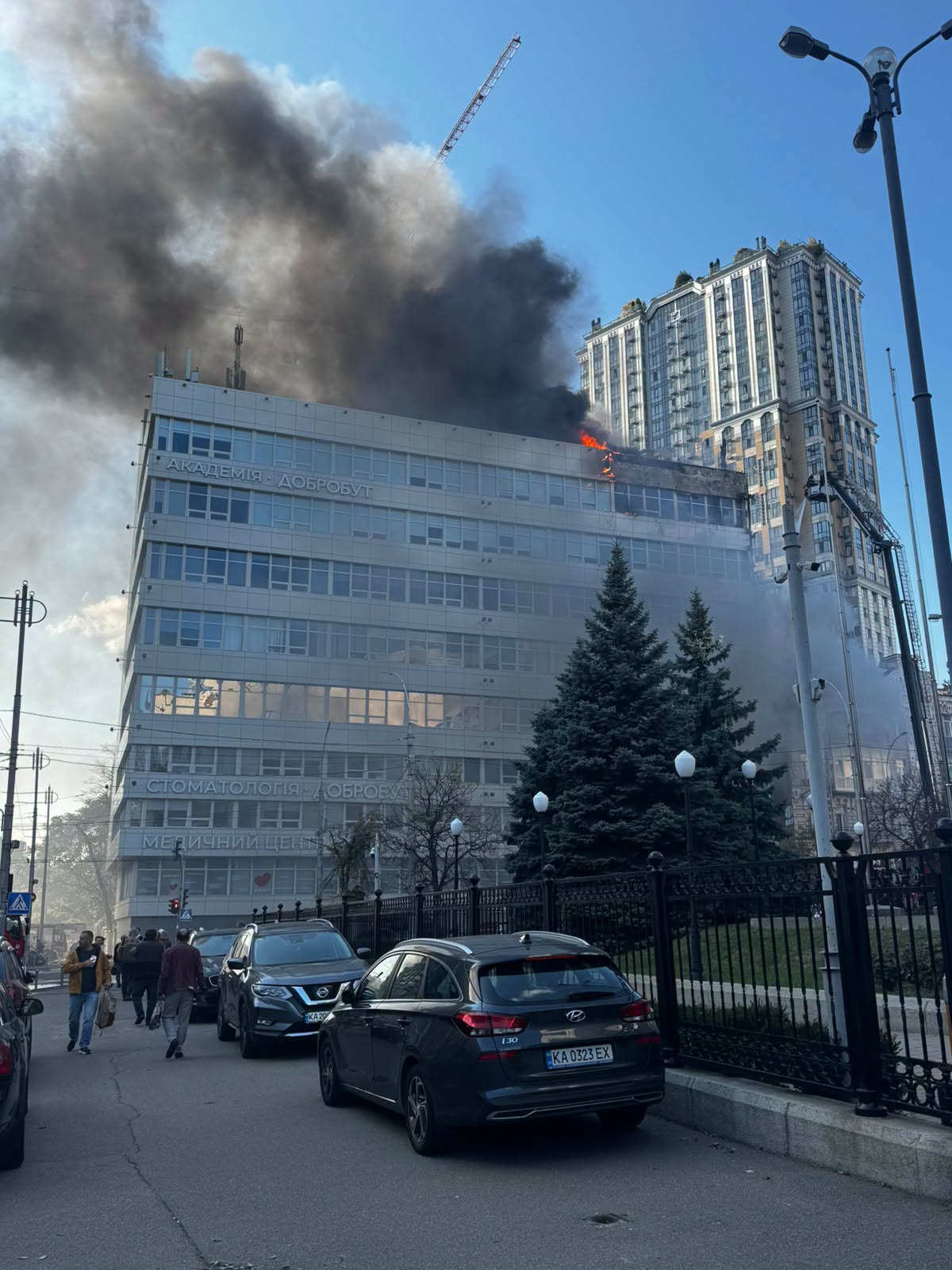 Російський дрон атакував медцентр «Добробут» у Києві: семеро постраждалих