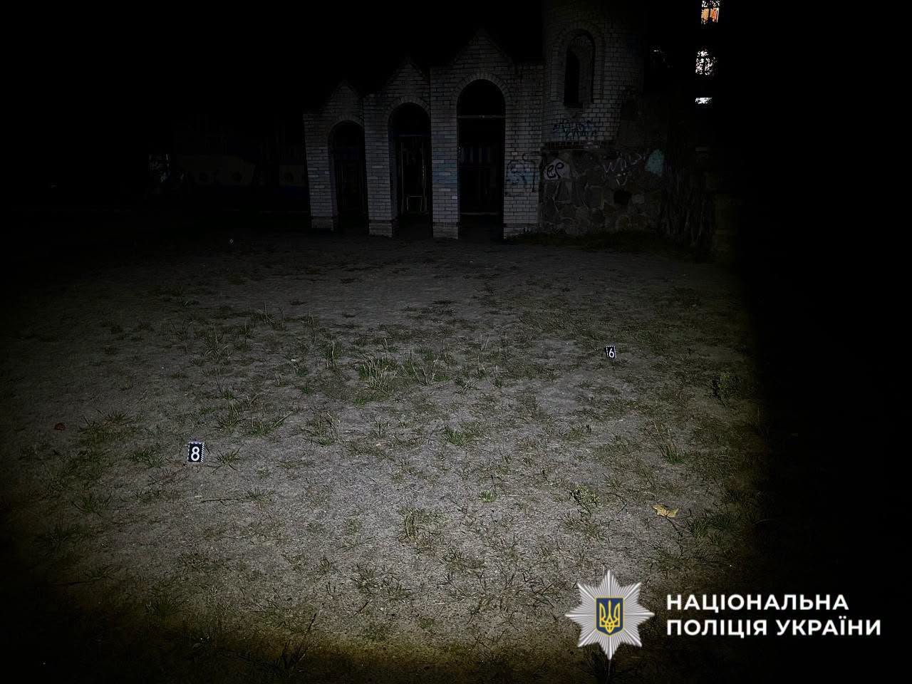 Стрілянина біля дитячого майданчика у Василькові: поранено двох