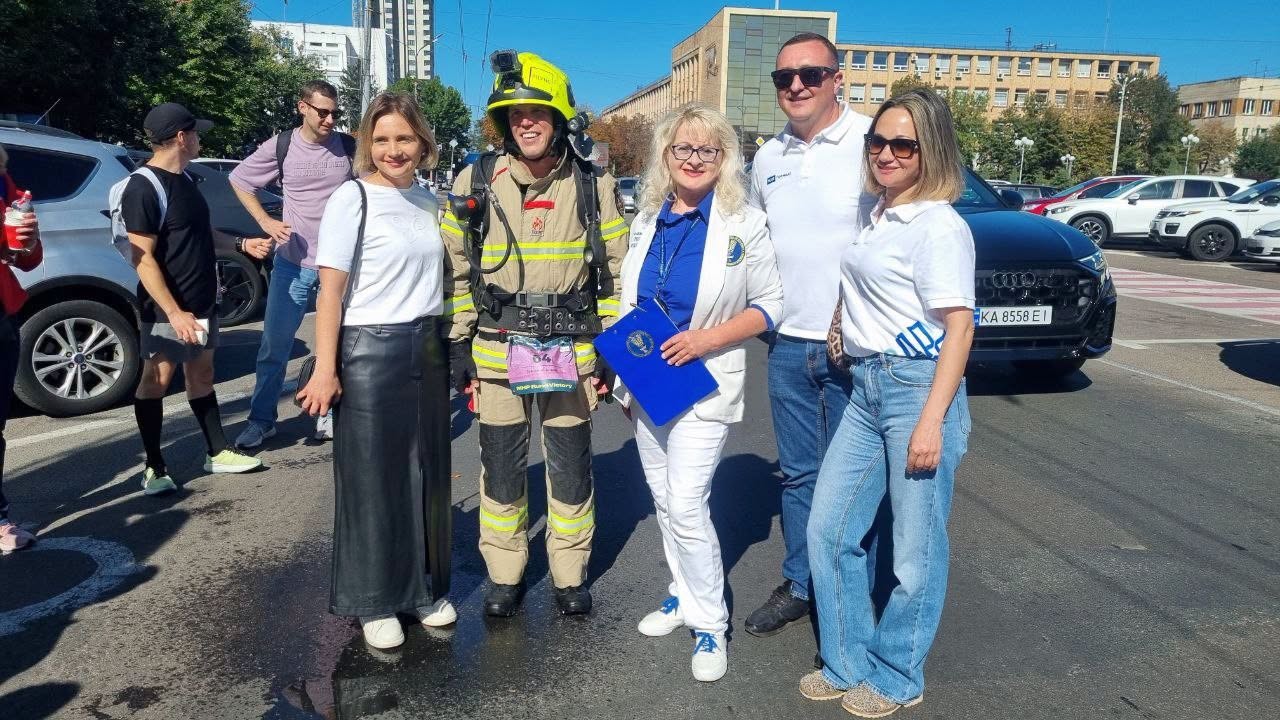 Пожежник Андрій Гречаний пробіг марафон у бойовому спорядженні та встановив рекорд України