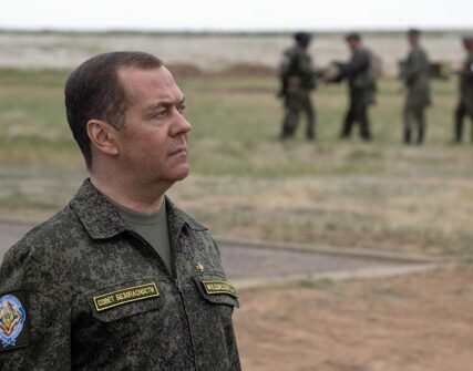 Медведєв погрожує Німеччині та європейським лідерам після звинувачень у гібридній війні