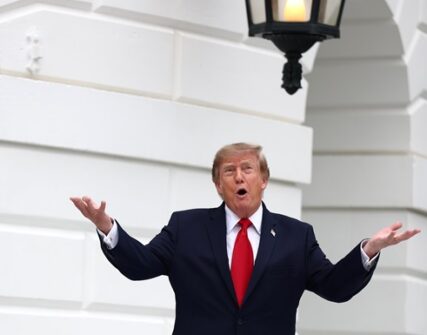 Трамп заявив, що просив Зеленського пригальмувати удари по НПЗ РФ