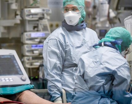 Медики Києва врятували захисника з 70% опіків: попереду Німеччина
