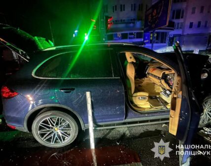 П'яний водій Porsche Cayenne врізався у маршрутку в Тернополі: 8 постраждалих, є дитина
