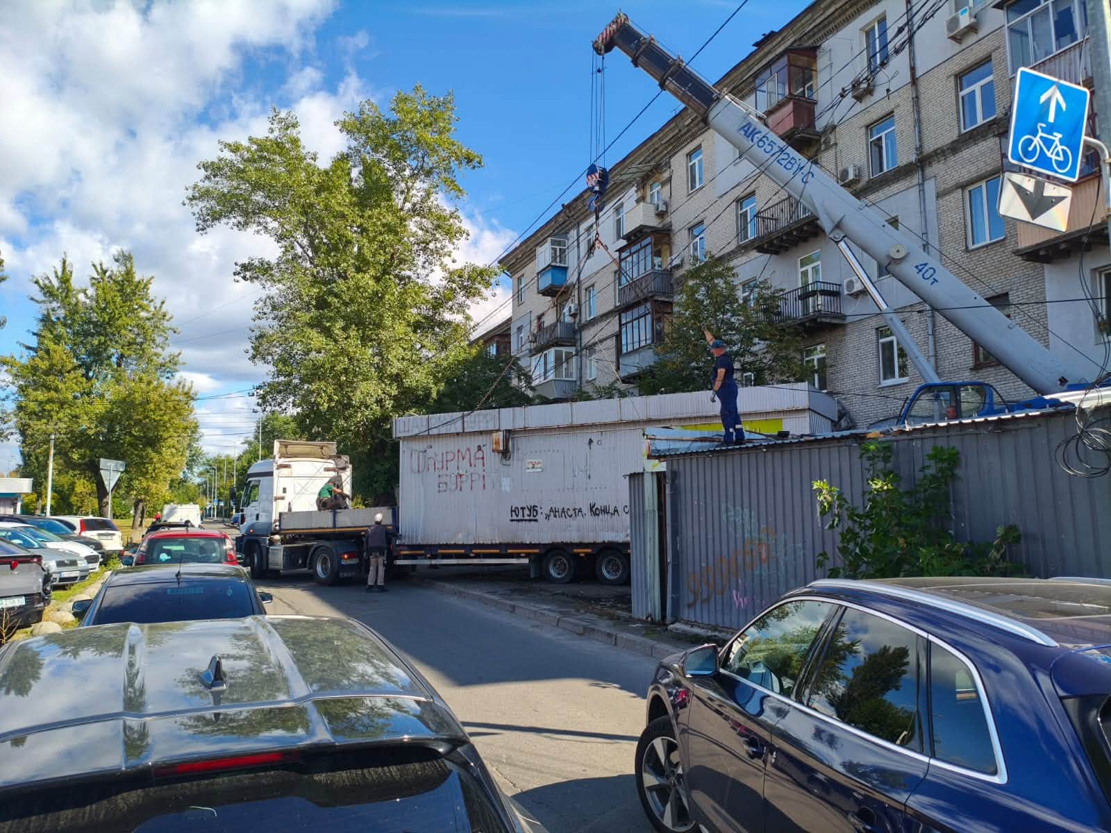 У Києві демонтували 58 незаконних об’єктів: понад 1000 кв. метрів очищено