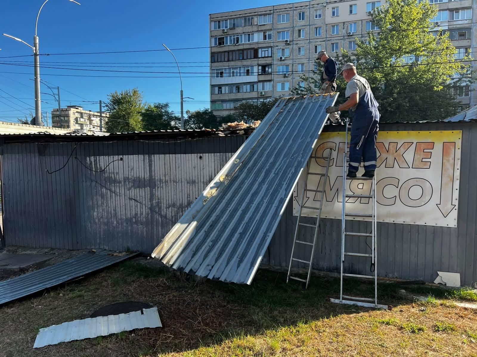 У Києві демонтували 58 незаконних об’єктів: понад 1000 кв. метрів очищено