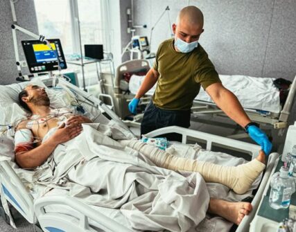 Унікальна операція: хірурги врятували піхотинця від інвалідності
