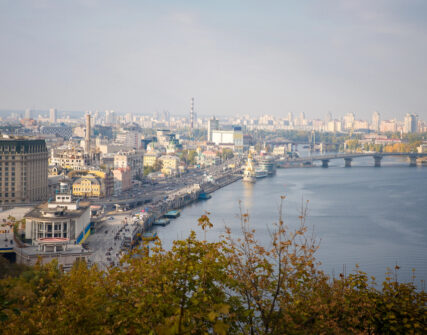 Погода в Києві та області на початку тижня: тепло та без опадів