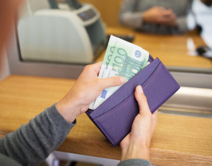 Курс валют у Києві: скільки коштують долар та євро в обмінниках на ранок середи