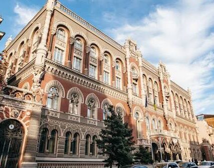 НБУ запровадив валютні пом’якшення та посилив контроль
