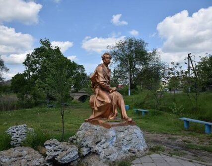 У Татарбунарах відновили пам'ятник Пушкіну попри його демонтажний статус