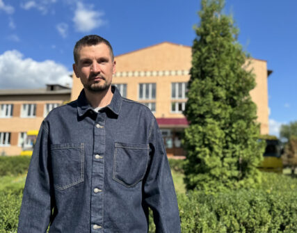 Sysuev випускає новий сингл «Осінь між нами» про перше шкільне кохання