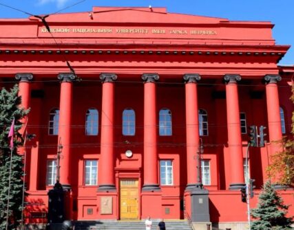 Реставрація муру Червоного корпусу КНУ Шевченка: відомі терміни та деталі робіт
