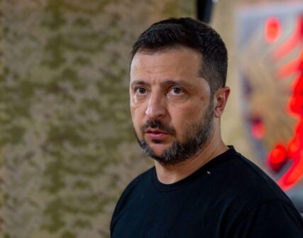 Зеленський попередив про небезпеку польотів над Росією: небо де-факто закривається