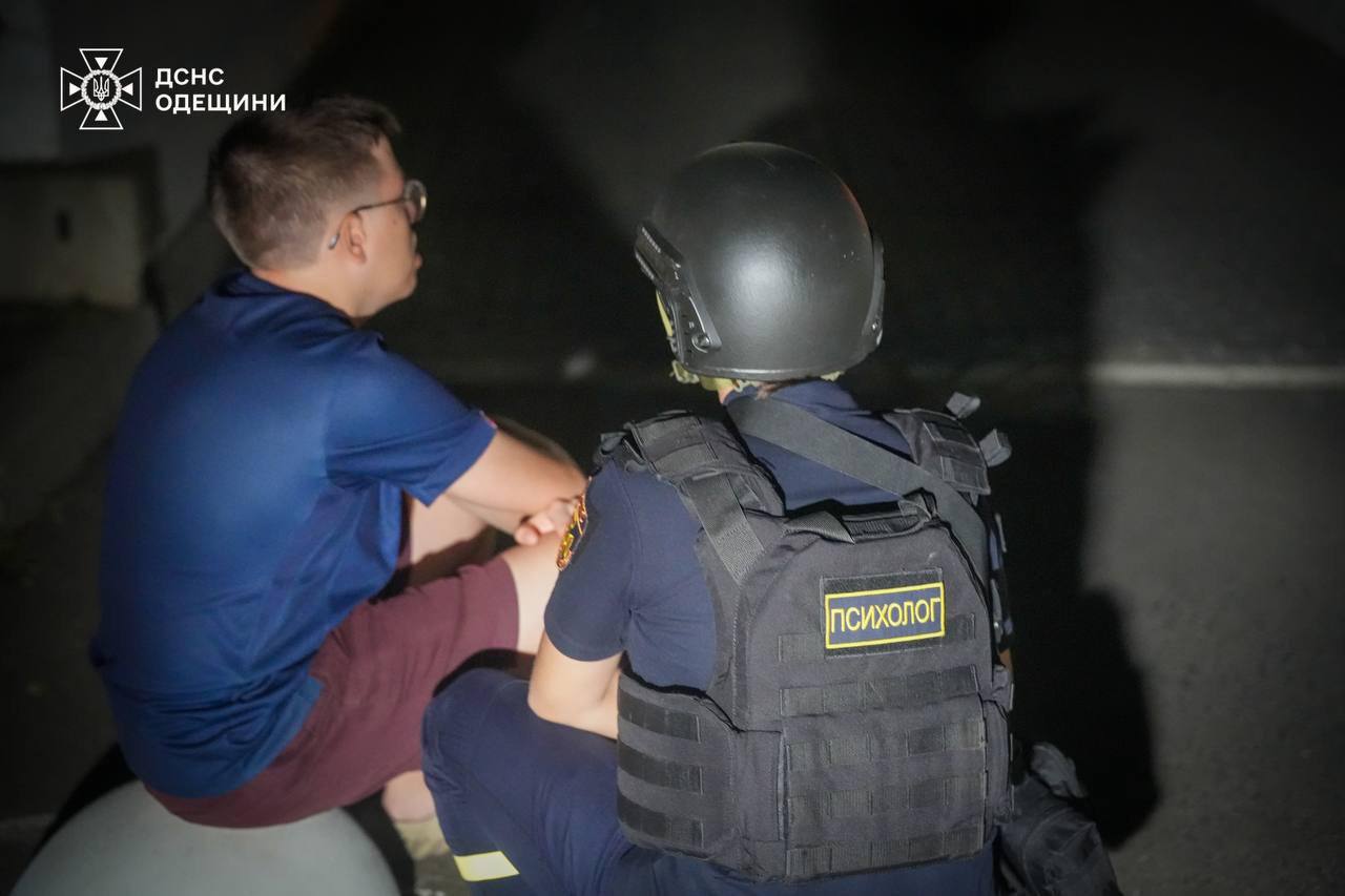 Нічна атака на Одесу: 8 поранених, серед них дитина, пошкоджено інфраструктуру