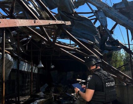 Атака на Дніпро: росіяни знищили депо Нової пошти, є загиблий