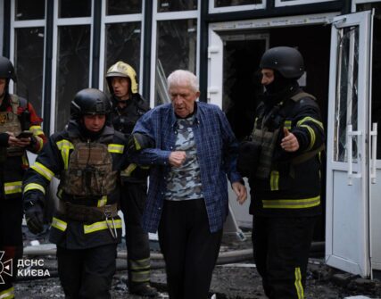 Київ: 14 поранених, влучання у багатоповерхівку після обстрілів