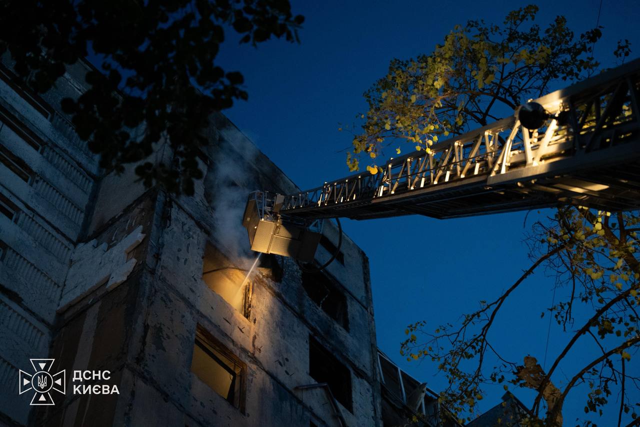 Київ: 14 поранених, влучання у багатоповерхівку після обстрілів