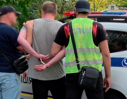 У Києві 26-річного чоловіка підозрюють у зґвалтуванні 8-річного сина співмешканки