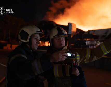 Ворог атакував Київ дронами: пожежі в Дарницькому та Голосіївському районах