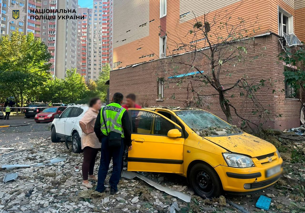П'ятеро людей постраждали в Києві від ранкової атаки дронів: деталі