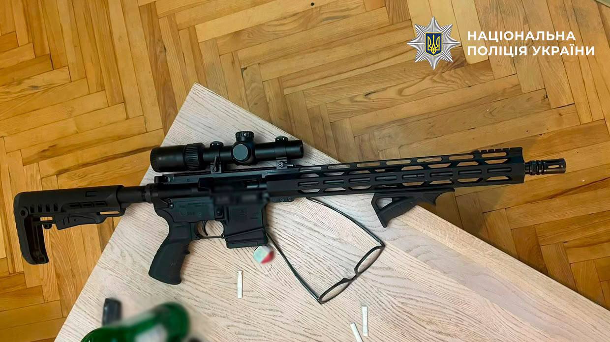 Киянин відкрив стрілянину по авто сусіда через паркомісце: затримано