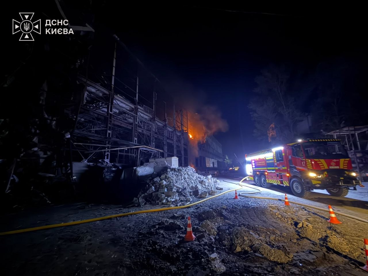 Нічна атака на Київ: пожежа в Голосіївському районі, без постраждалих