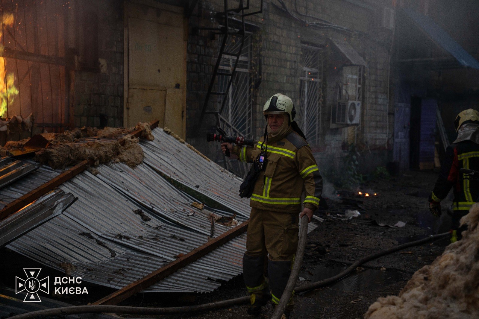 Київ під повторною атакою: 2 загиблих, 20 поранених, пожежі