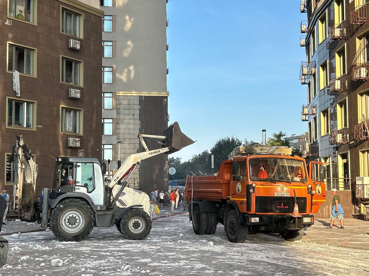 Одеса під ударом: 35 постраждалих, включно з немовлям, є зниклі безвісти
