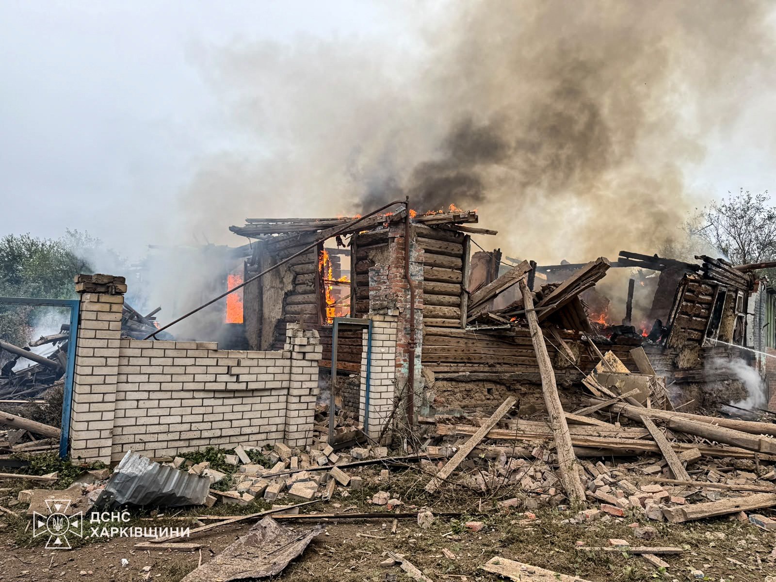 П'ятеро загиблих, понад 30 поранених: РФ атакувала цивільну інфраструктуру України