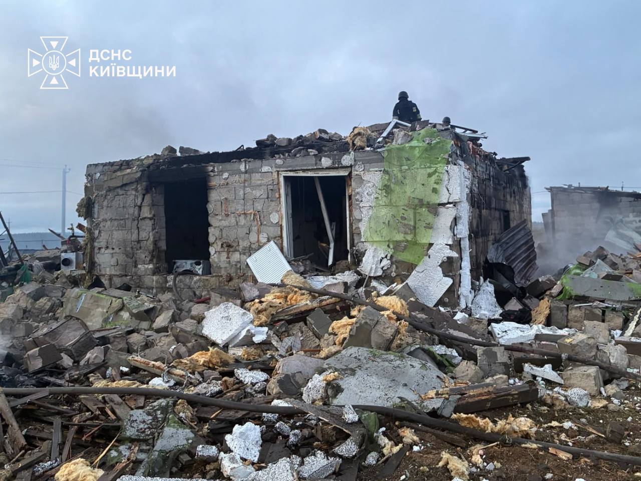 Російська атака на Київщині: постраждала родина з трьома дітьми