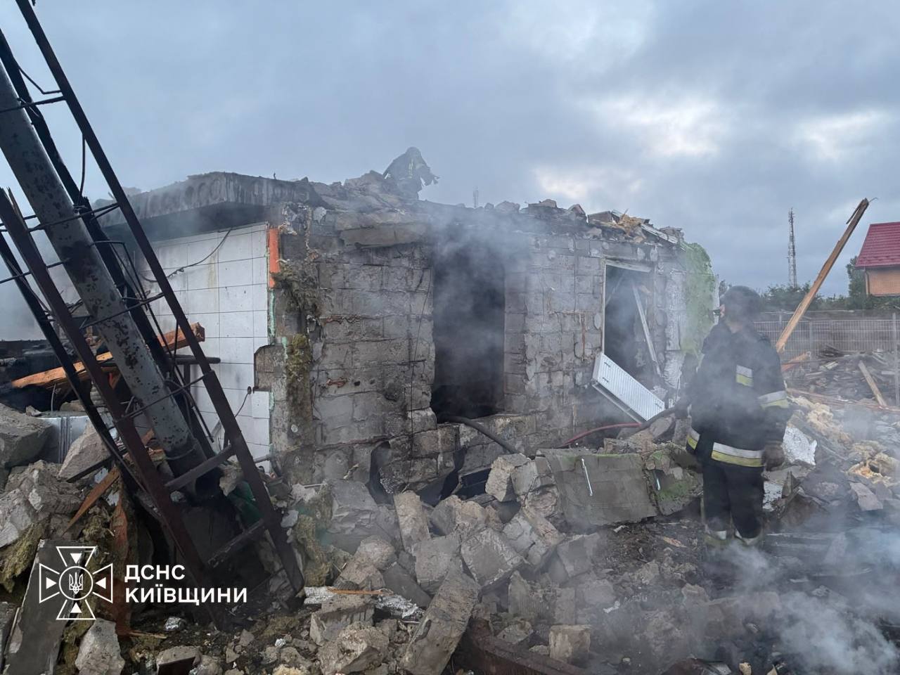 Російська атака на Київщині: постраждала родина з трьома дітьми