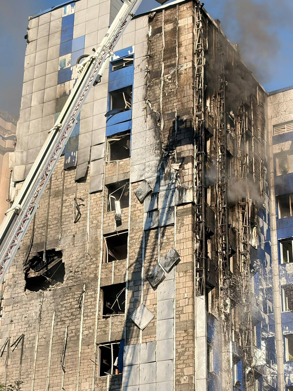 Повторний удар по Одесі: поранені рятувальники та цивільні