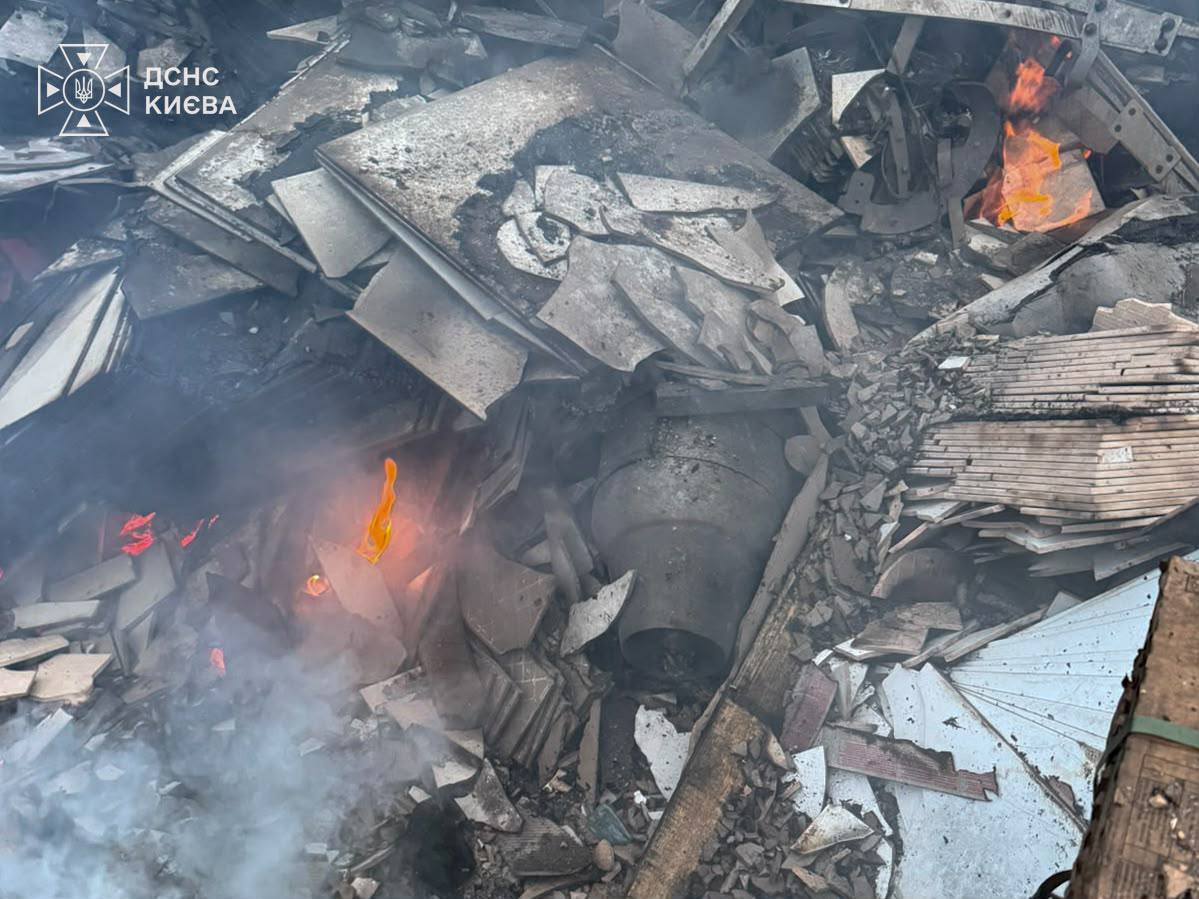 Нічна атака на Київ: п'ятеро поранених, 15 врятованих, є руйнування